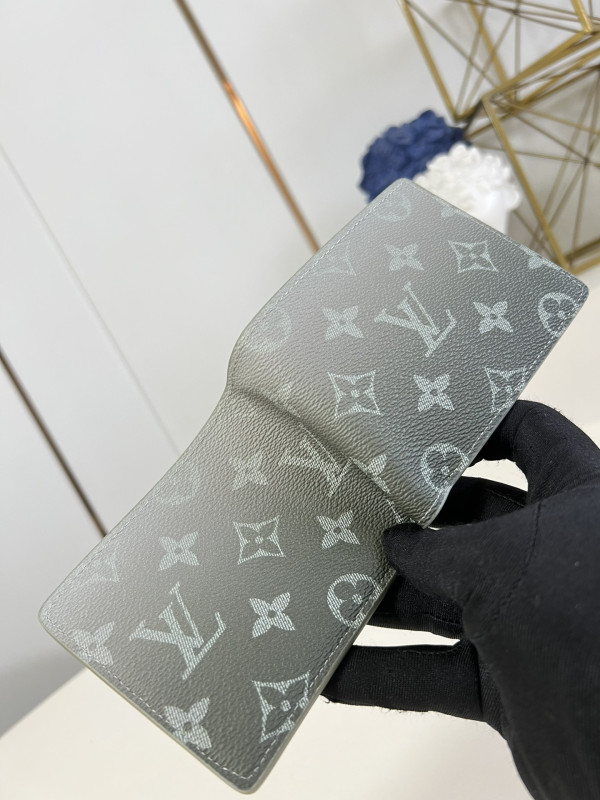 l**is V*t*n multiple wallet-11.5*9*1.5cm