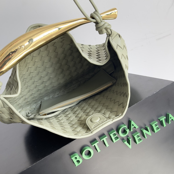 Bo*te*ga ve*ne*ta medium sardine