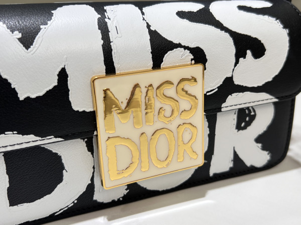 miss D*or flap bag