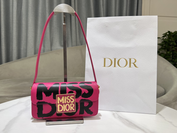 miss D*or flap bag