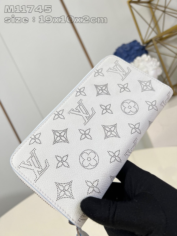 l**is V*t*n zippy wallet-10*20*2 cm