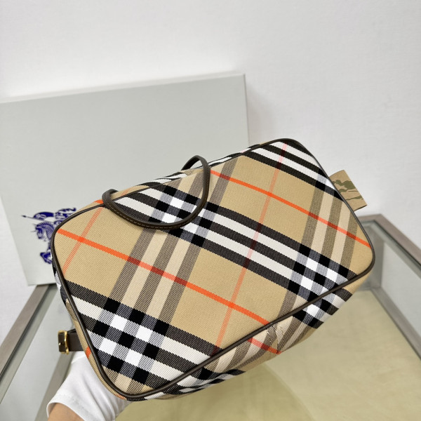 B**rry medium check drawstring pouch​