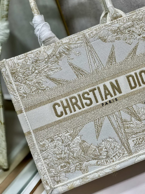 medium D*or book tote
