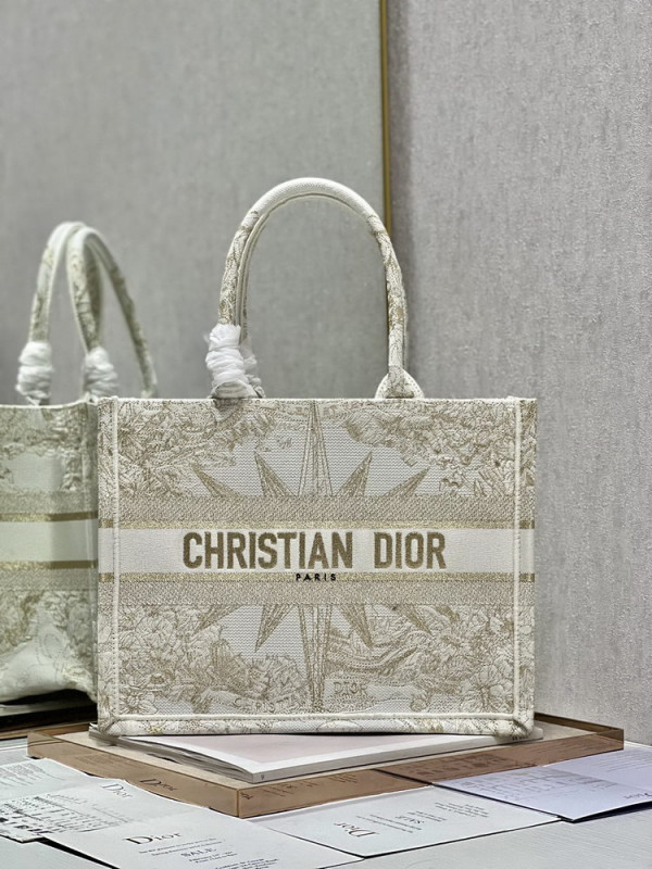 medium D*or book tote