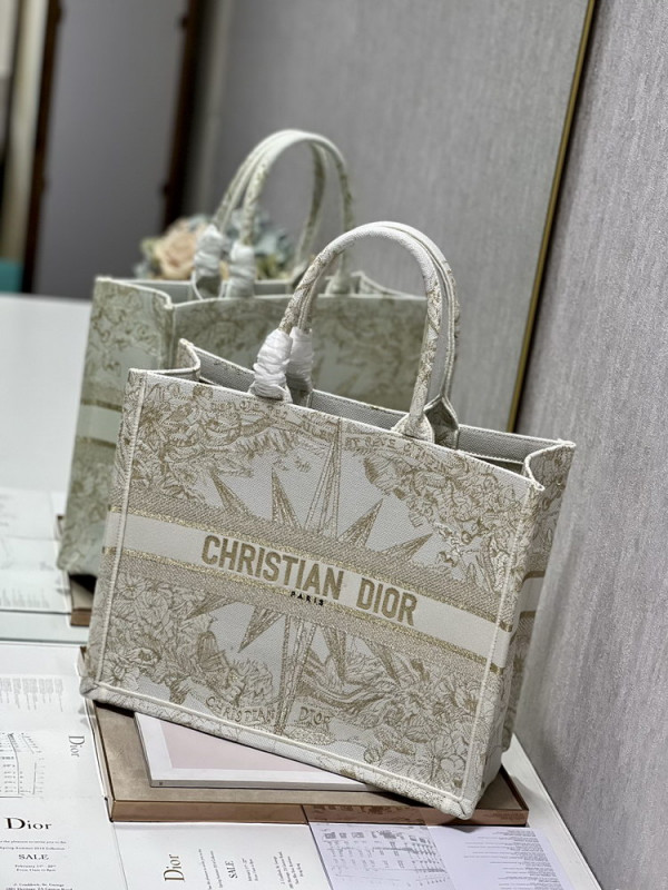 large D*or book tote