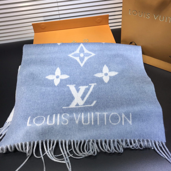 l**is V*t*n reykjavik scarf