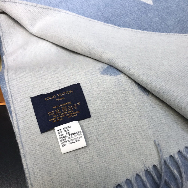 l**is V*t*n reykjavik scarf